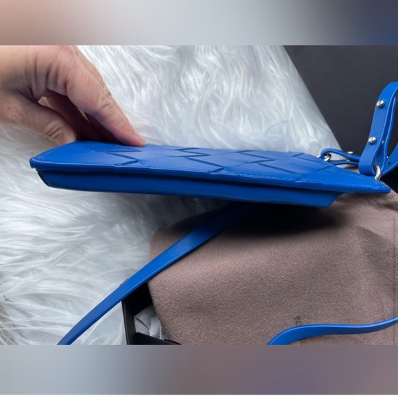 NWOT Bottaga Veneta Maxi Intrecciato Leather Phone/Card Holder on Strap-Blue - Picture 6 of 11